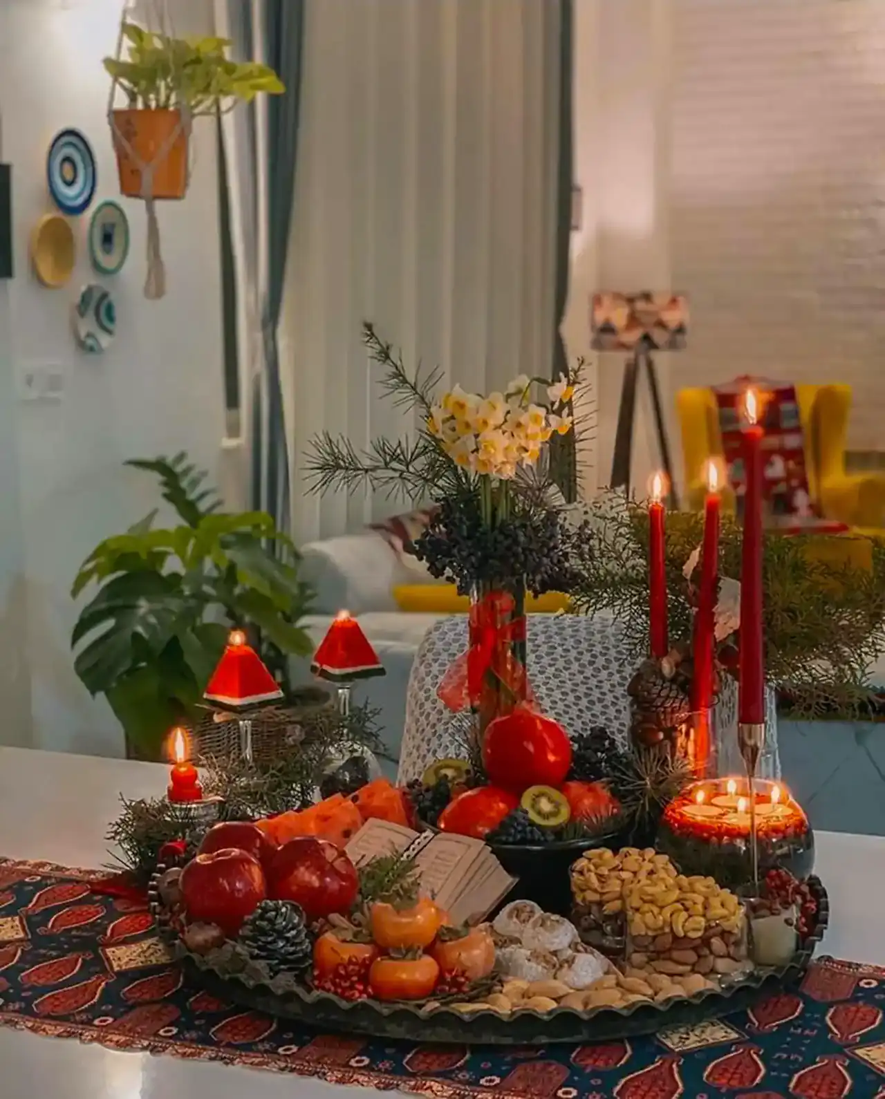 مدل چیدن میز شب یلدا  + زیباترین دیزاین برای چیدن میز شب یلدا امسال