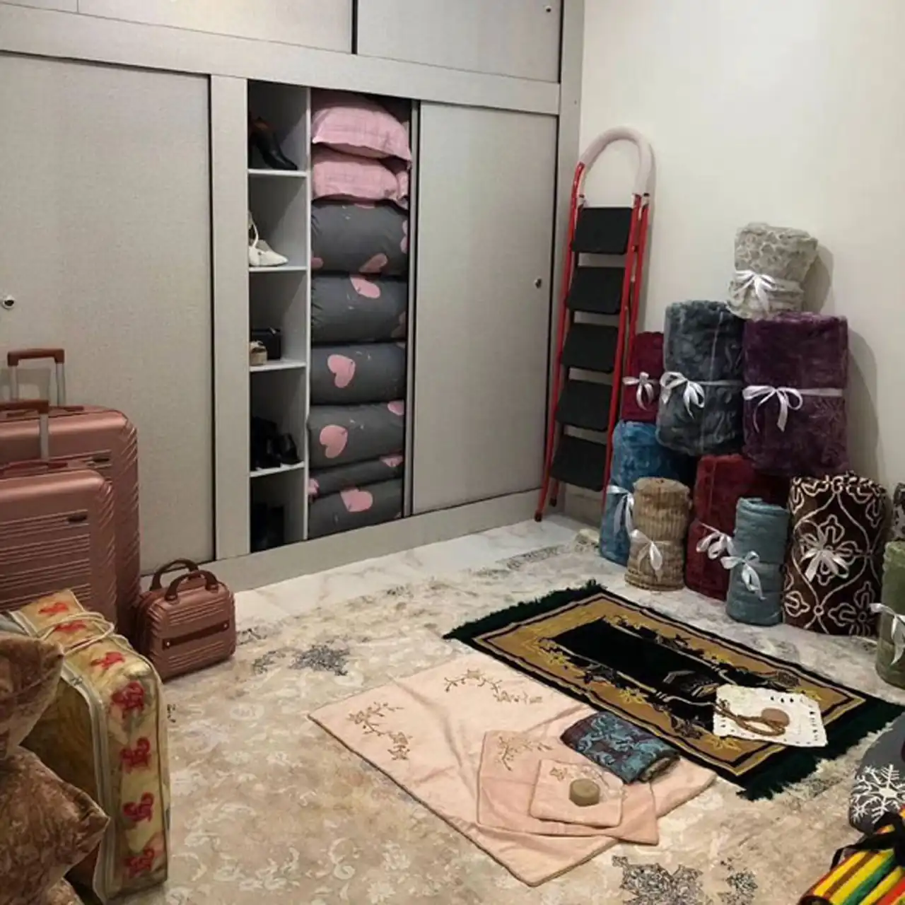 بهترین چیدمان کمد دیواری + زیباترین ایده ها برای چیدمان کمد دیواری به طور حرفه ای