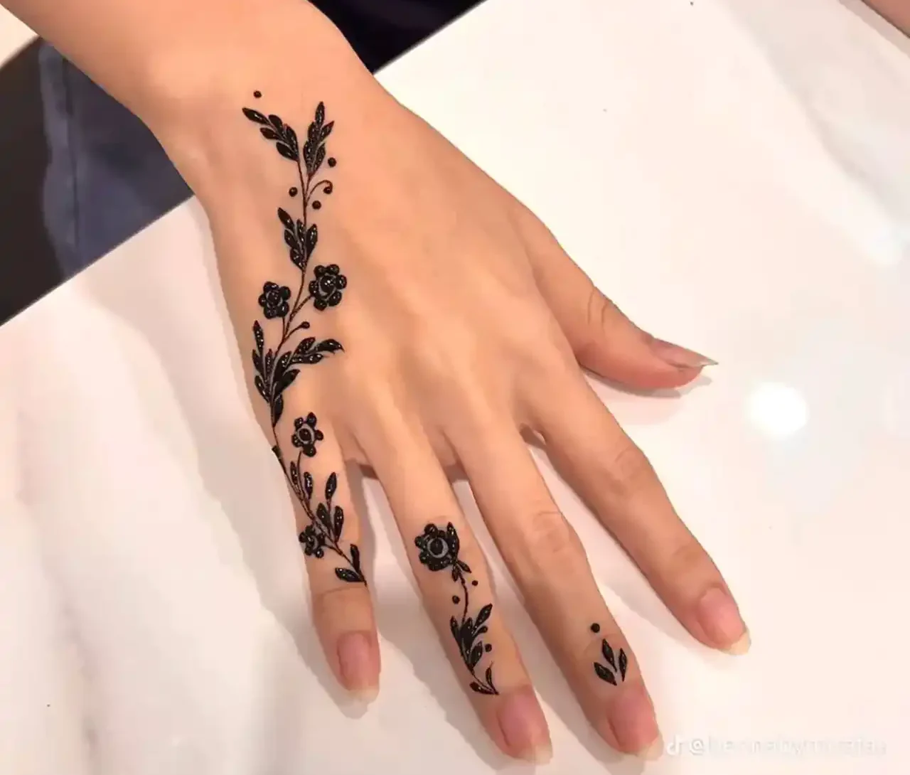 مدل حنا آسان + زیباترین مدل های حنا آسان دست بسیار شیک و لاکچری و ترند امسال