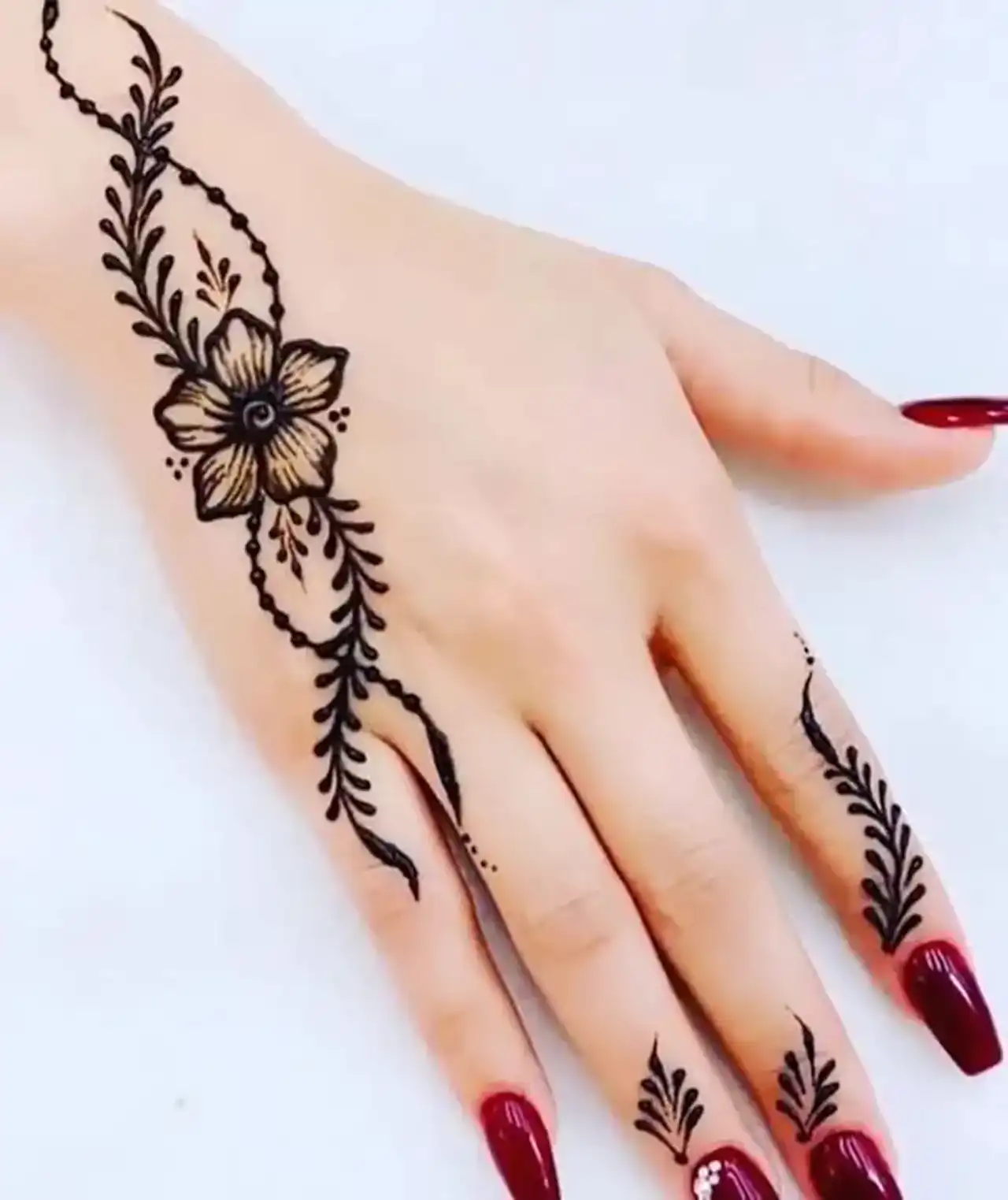 مدل حنا آسان + زیباترین مدل های حنا آسان دست بسیار شیک و لاکچری و ترند امسال