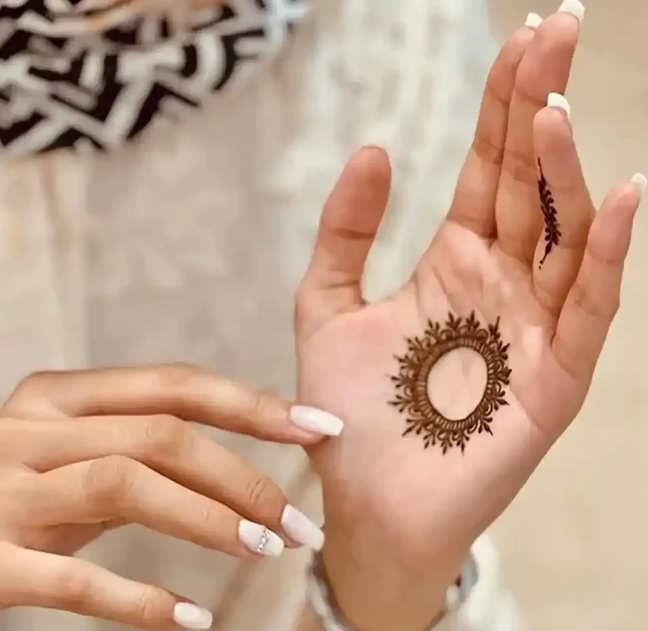 مدل حنا کف دست + زیباترین مدل های حنا کف دست بسیار شیک و لاکچری