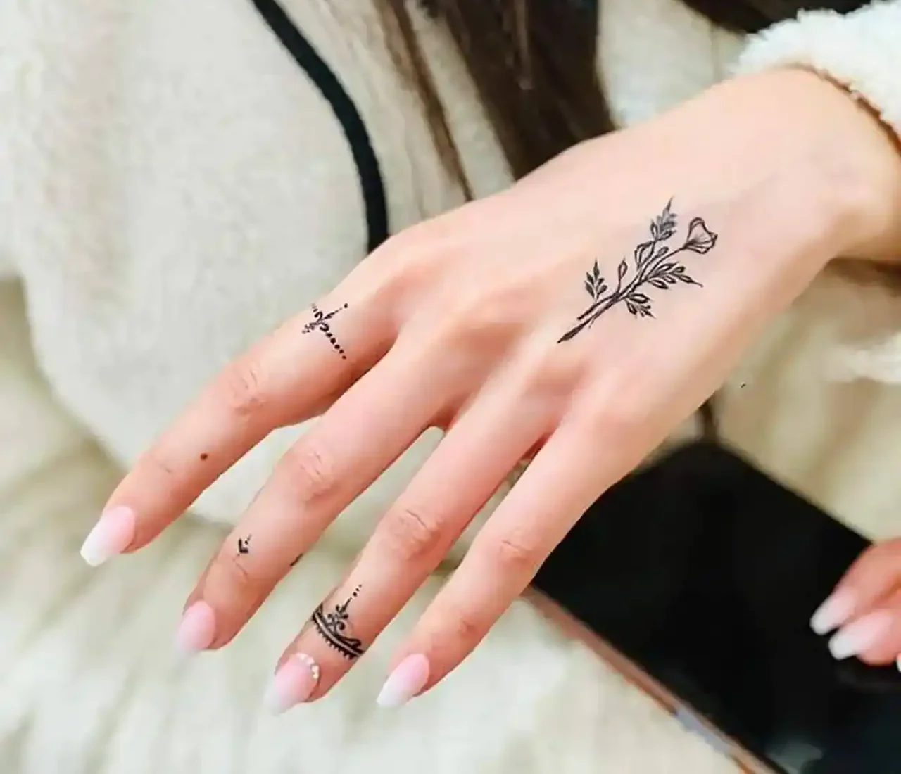 مدل حنا ساده و شیک + زیباترین مدل های حنا پشت و روی دست بسیار شیک