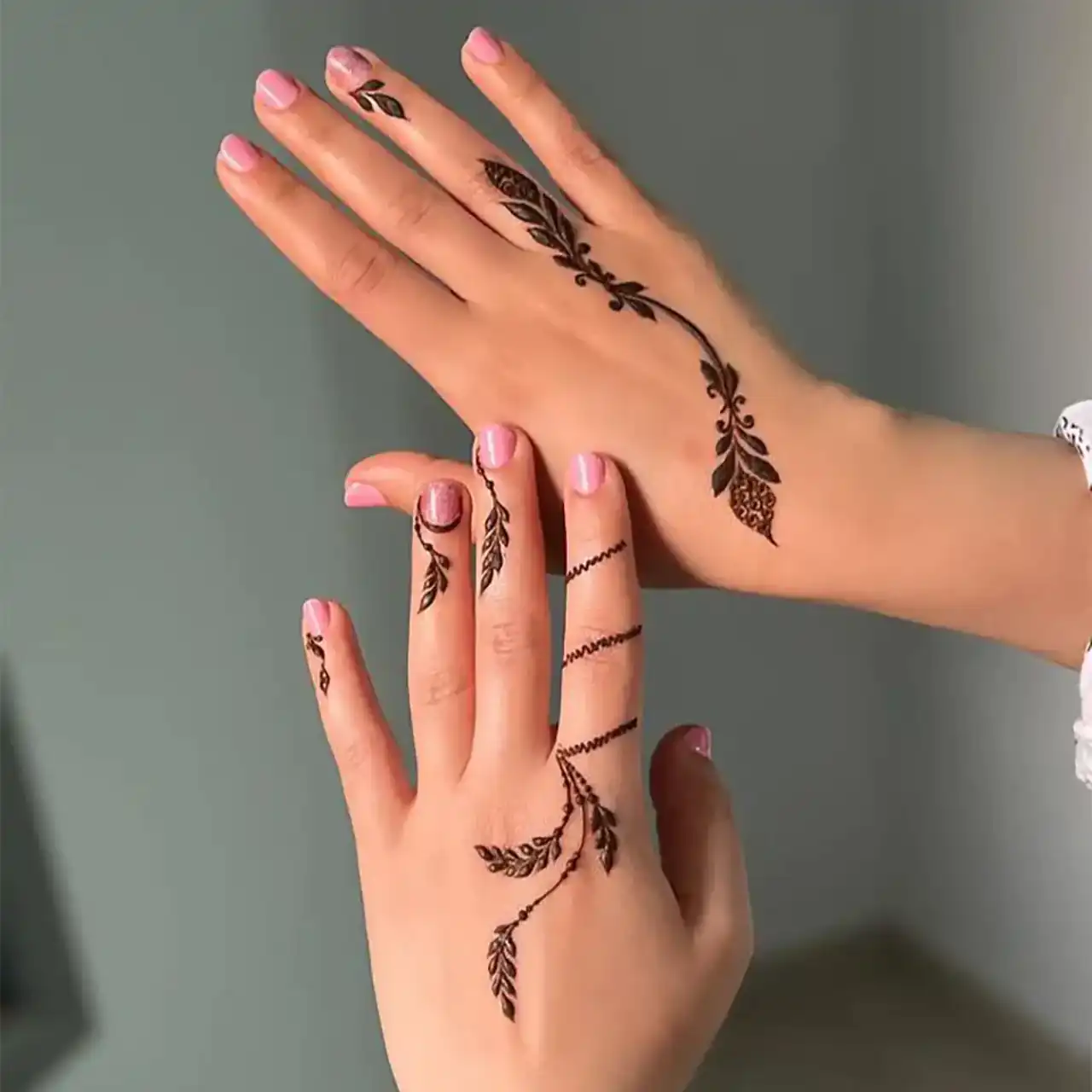 مدل حنا ساده و شیک + زیباترین مدل های حنا پشت و روی دست بسیار شیک