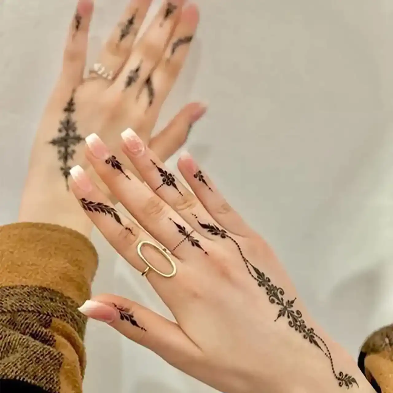 مدل حنا ساده و شیک + زیباترین مدل های حنا پشت و روی دست بسیار شیک