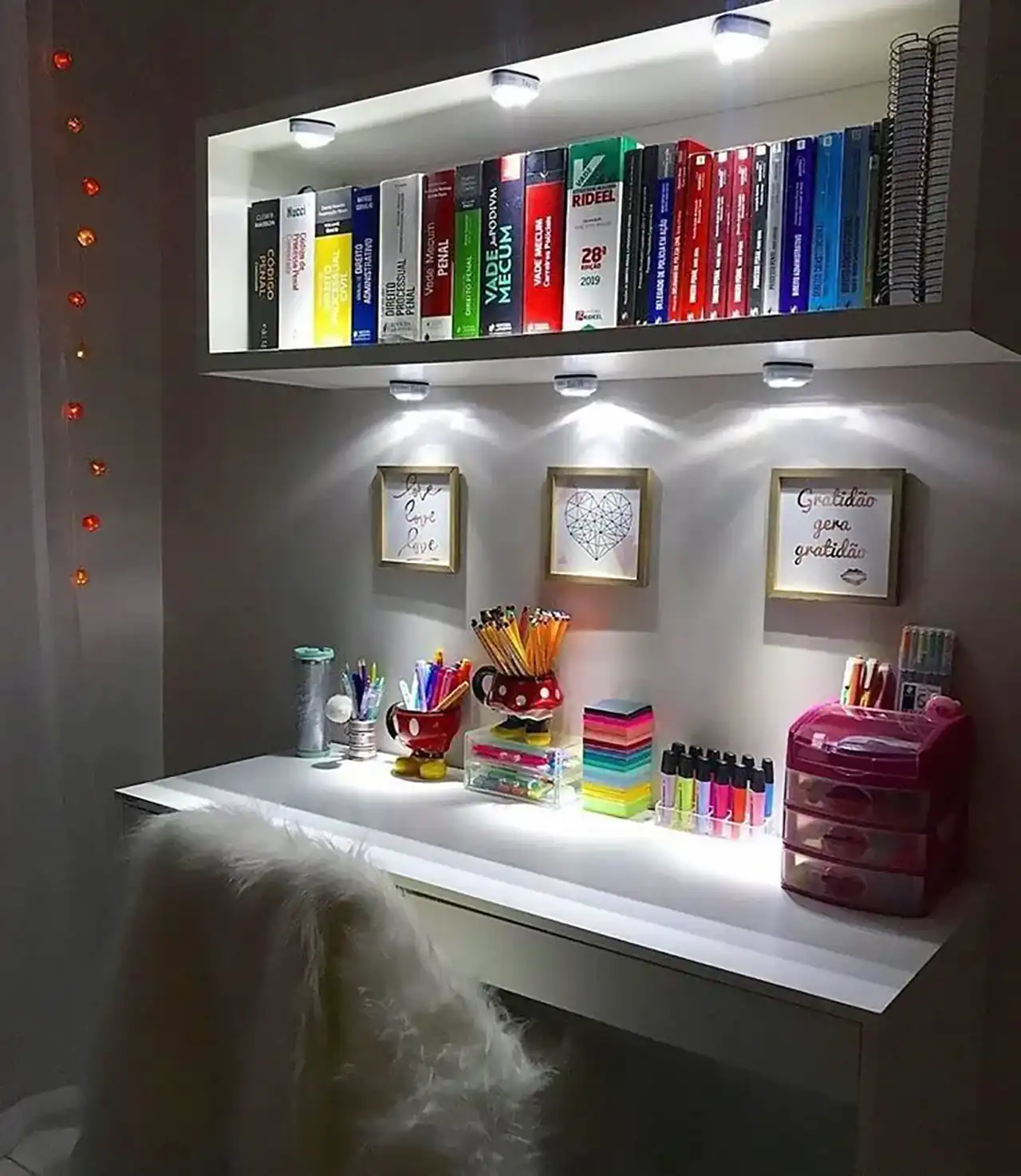 مدل کتابخانه دیواری ساده + زیباترین مدل های کتابخانه دیواری ساده و ترند امسال
