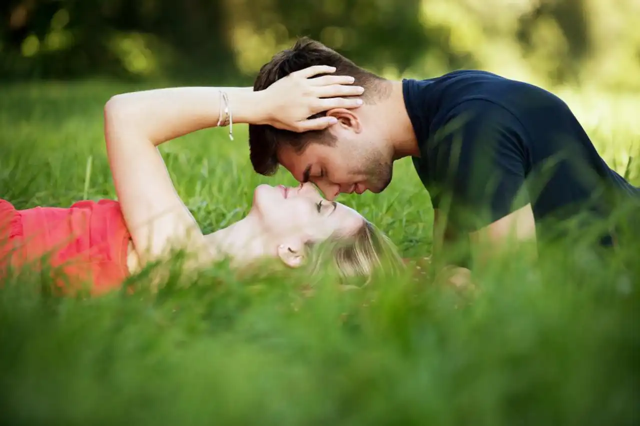 مدل عکس گرفتن + ژست و ایده های خلاقانه برای گرفتن عکس های زیبا از طبیعت و عاشقانه