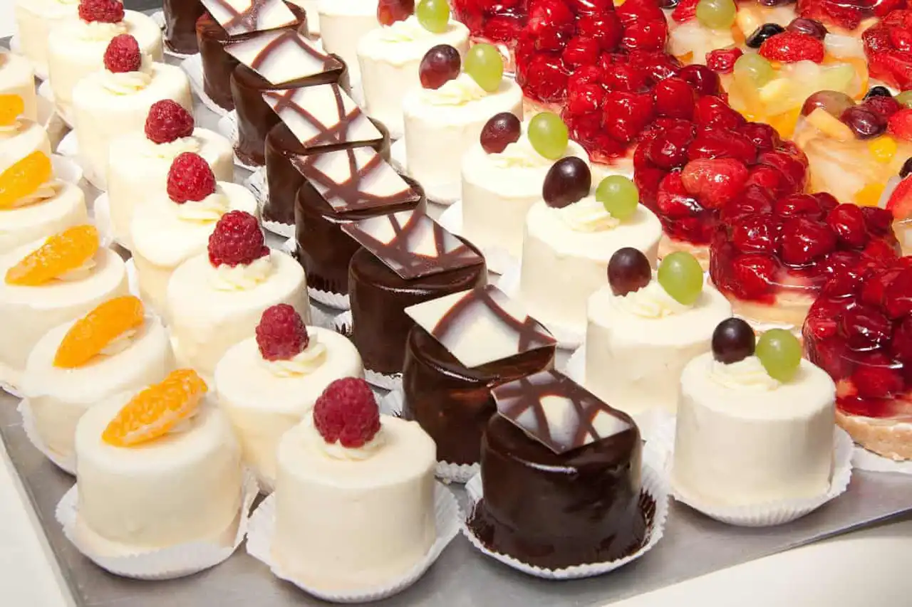 مدل انواع شیرینی + آشنایی و معرفی انواع مختلف شیرینی خشک و تر در مدل های متنوع مجلسی