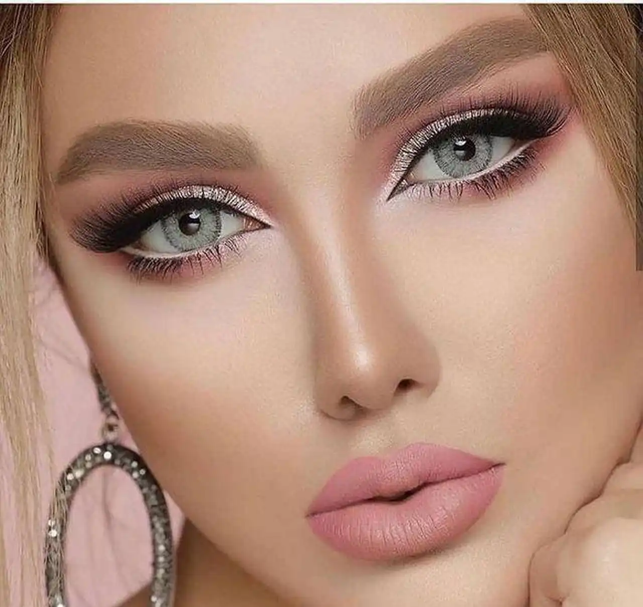 مدل آرایش لایت + مدل های زیبا و شیک از سبک آرایش لایت دخترانه اروپایی