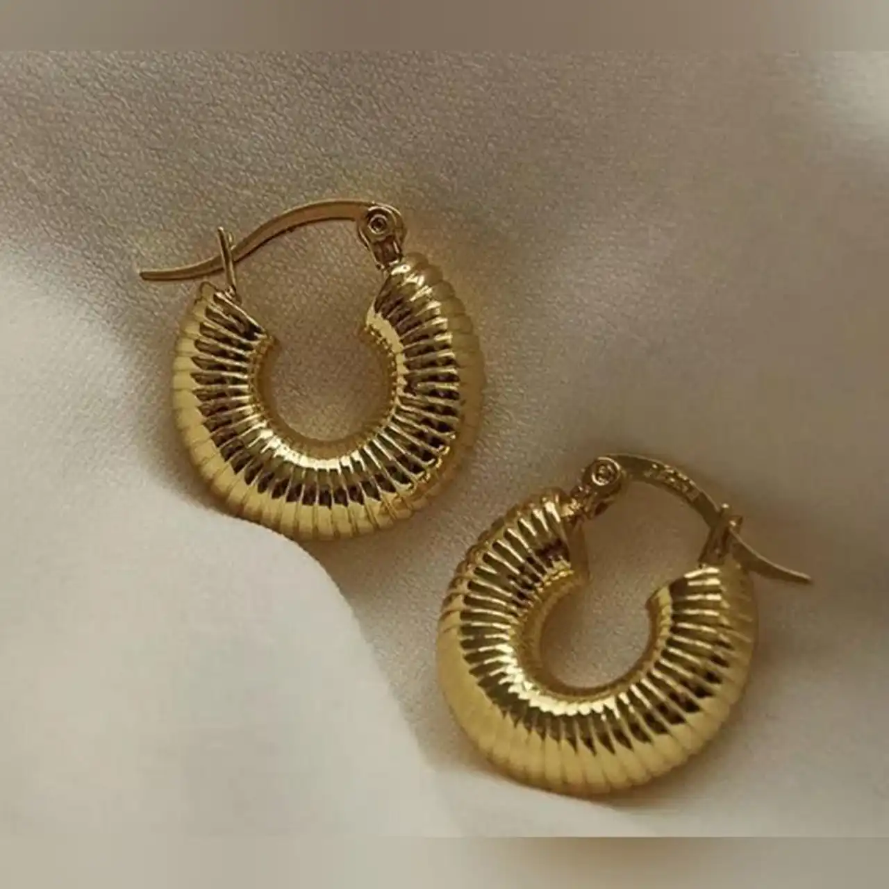 مدل گوشواره حلقه ای جدید + زیباترین و شیک ترین مدل های گوشواره حلقه ای طلا