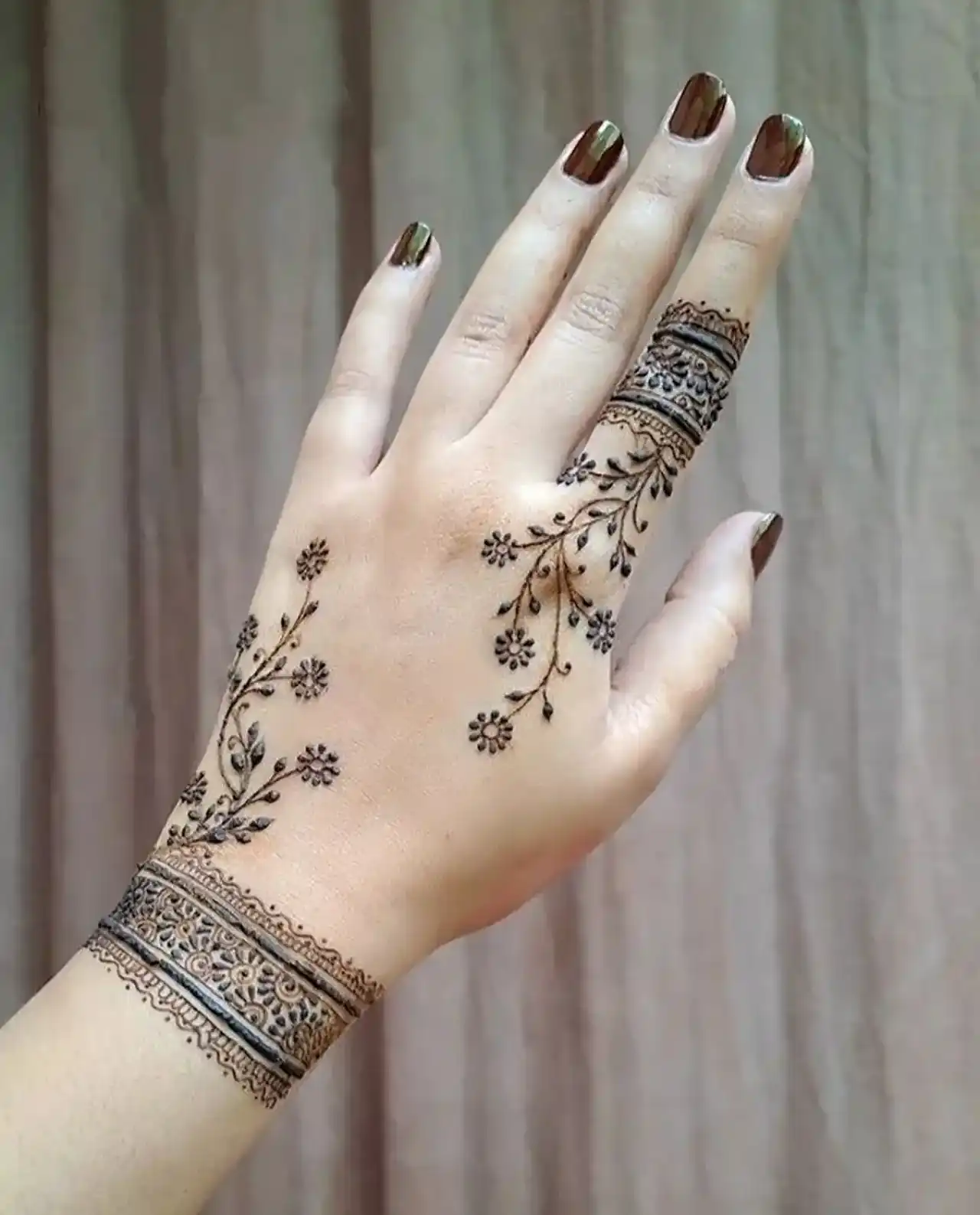 مدل حنا ساده + ایده های زیبا و قشنگ برای طراحی حنا روی دست و پا برای مراسم های خاص