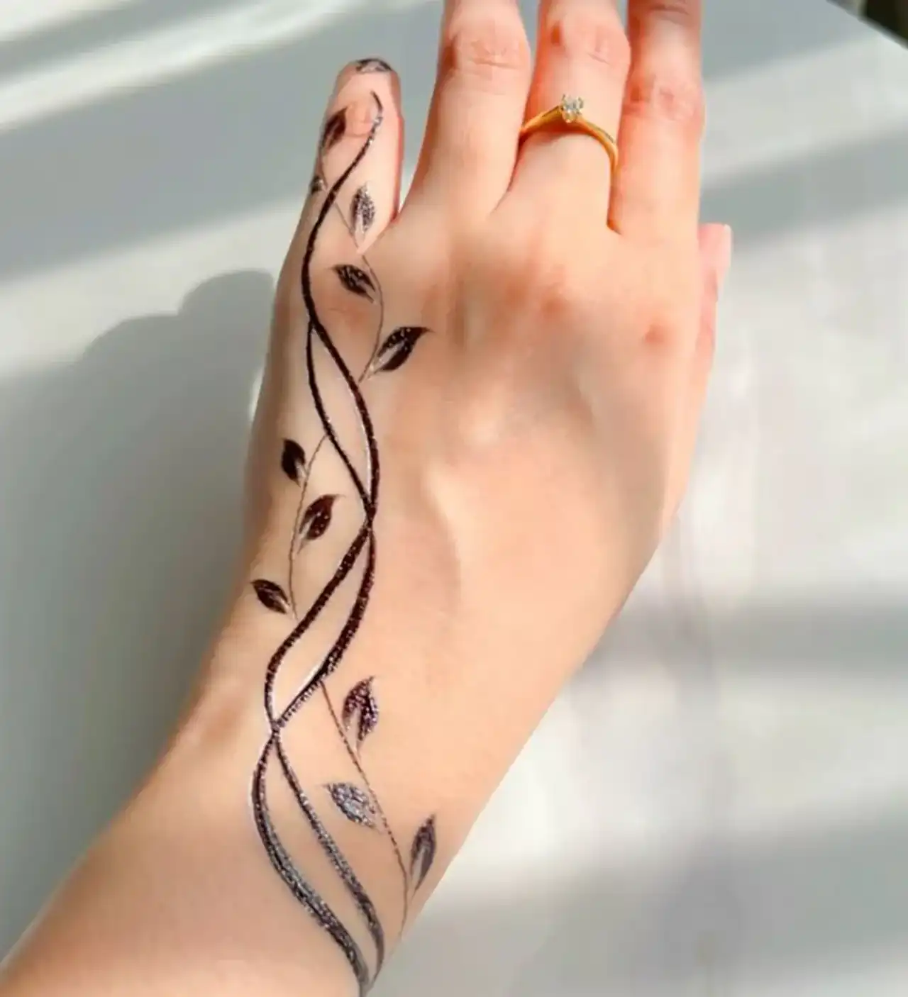 مدل حنا ساده + ایده های زیبا و قشنگ برای طراحی حنا روی دست و پا برای مراسم های خاص