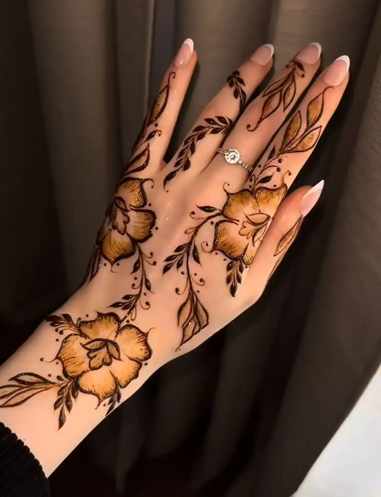 مدل حنا ساده + ایده های زیبا و قشنگ برای طراحی حنا روی دست و پا برای مراسم های خاص