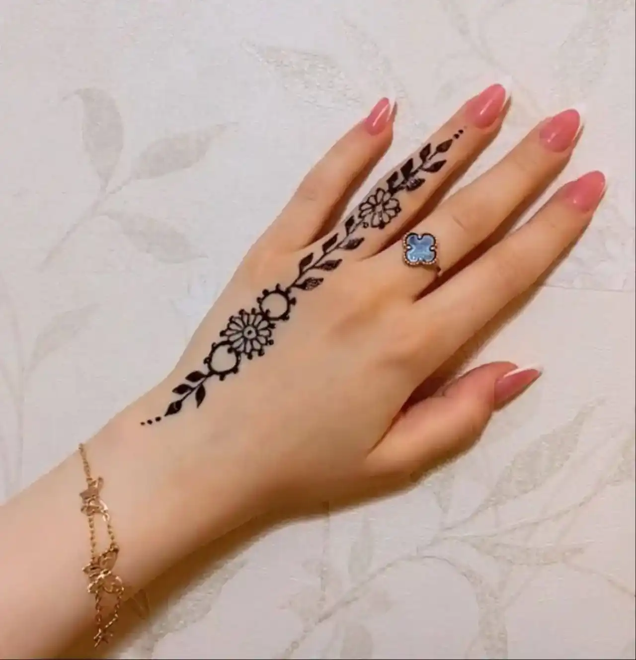 مدل حنا ساده + ایده های زیبا و قشنگ برای طراحی حنا روی دست و پا برای مراسم های خاص