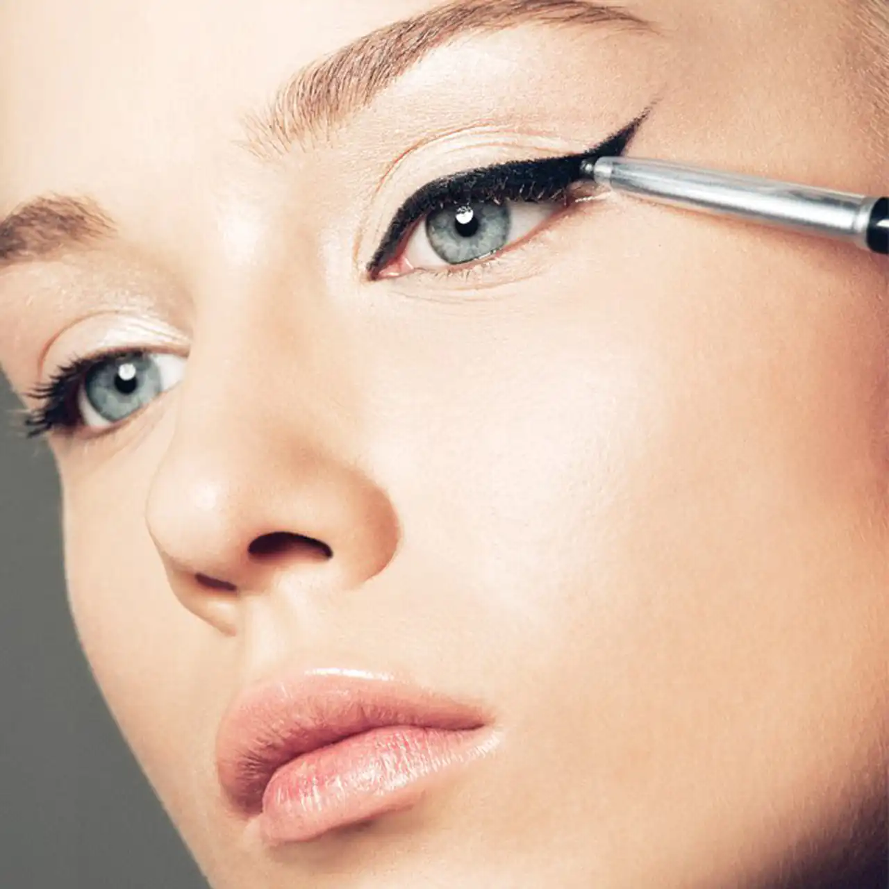 مدل خط چشم برای چشمهای ریز با مدل های ساده و دنباله دار زیبا و نکات کاربردی