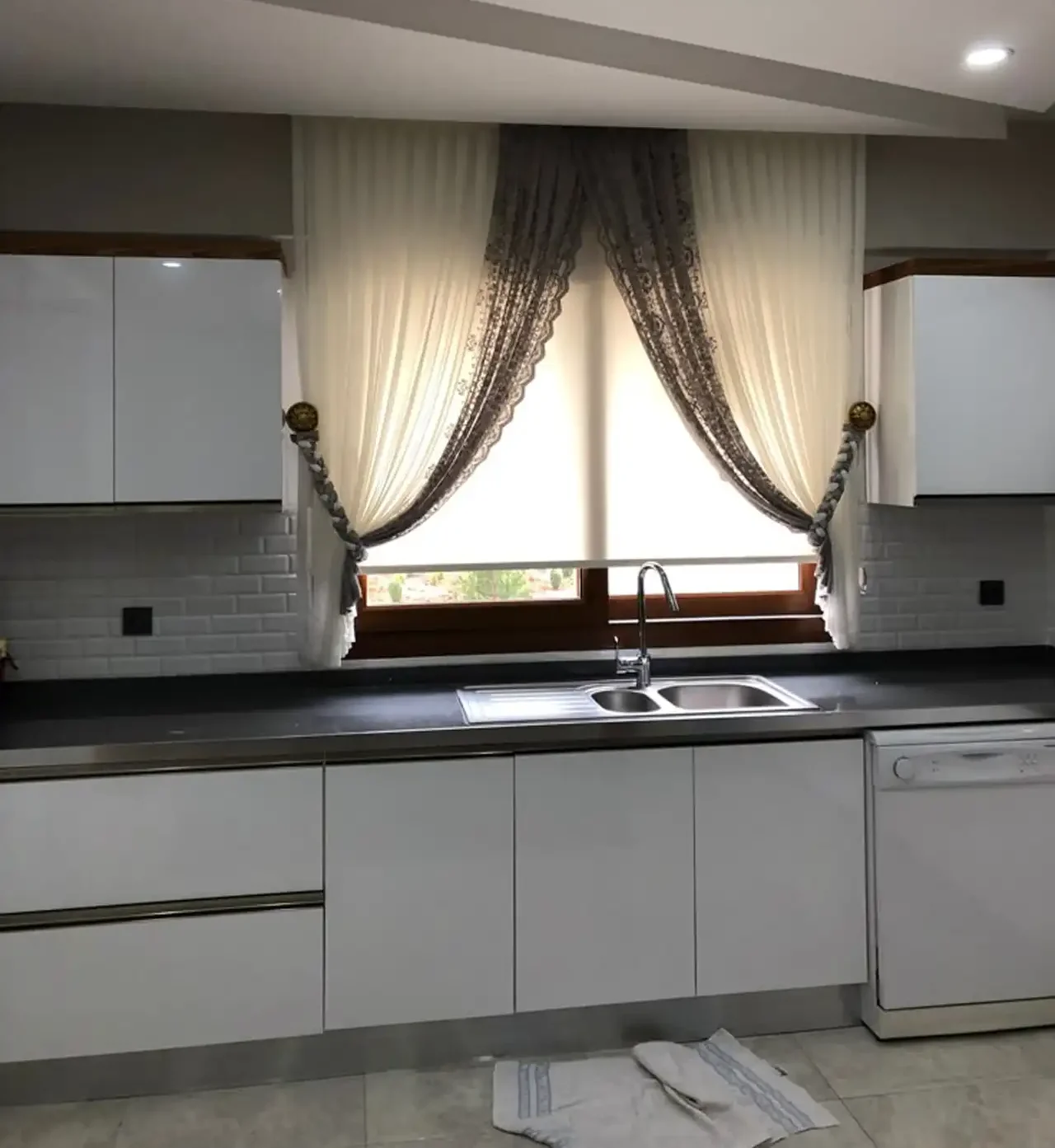 مدل پرده آشپزخانه جدید + شیک ترین و بروزترین مدل های پرده آشپزخانه برای دکوراسیون مدرن