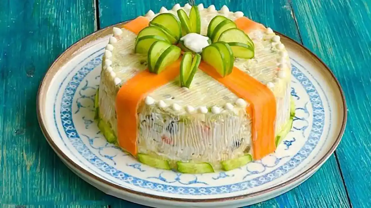 مدل سالاد الویه جدید + ایده های خلاقانه و بسیار زیبا برای تزیین سالاد الویه با خیارشور و گوجه