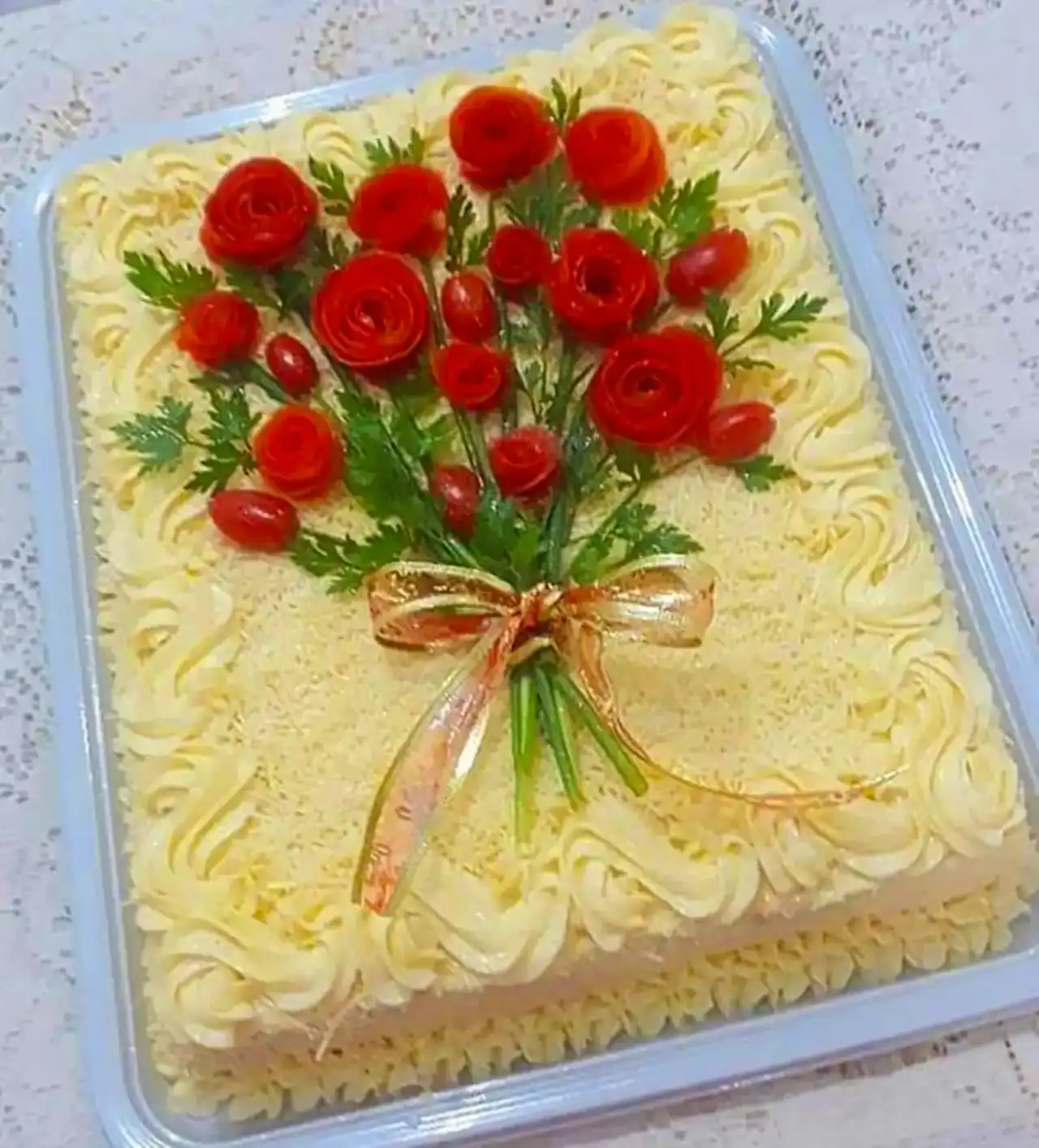مدل سالاد الویه جدید + ایده های خلاقانه و بسیار زیبا برای تزیین سالاد الویه با خیارشور و گوجه