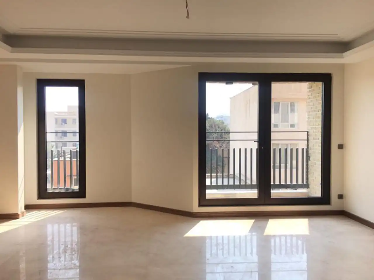 مدل پنجره بزرگ حال + زیباترین مدل های پنجره بزرگ برای حال و پذیرایی خانه