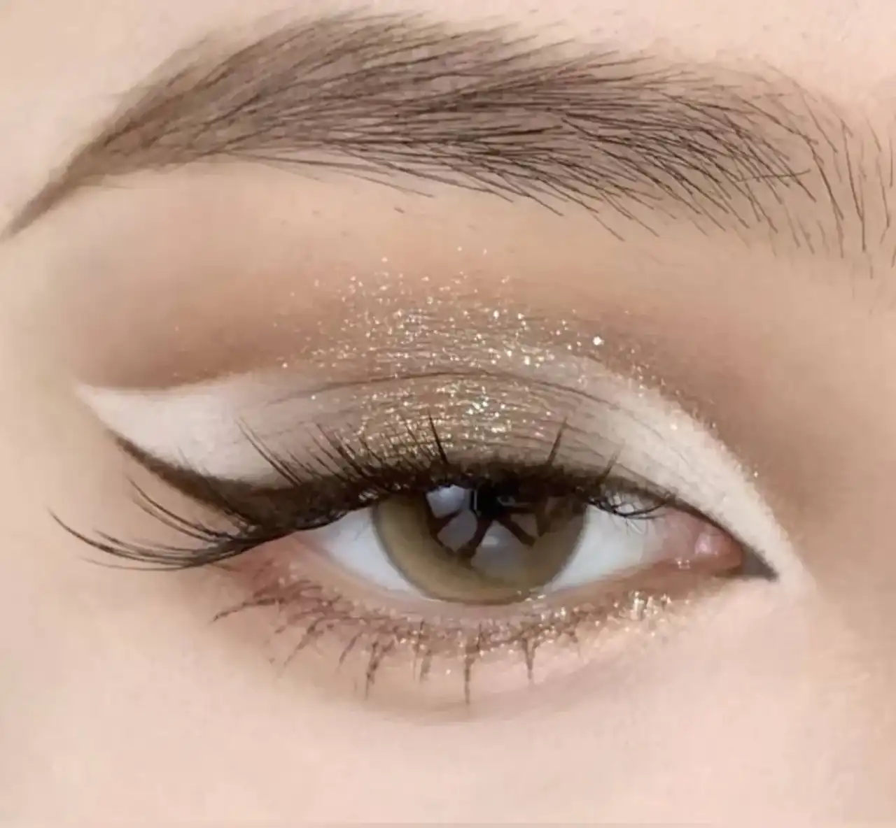 سایه چشم زیبا و خاص + تکنیک های جدید و ساده برای کشیدن سایه چشم
