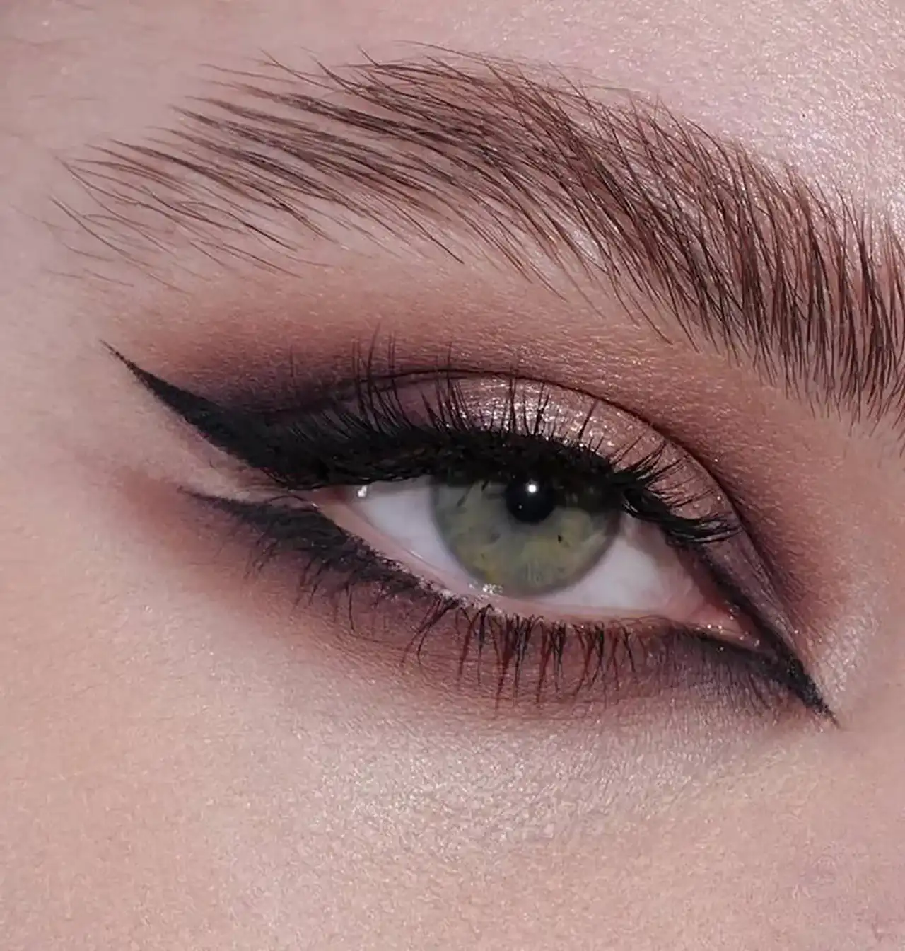 سایه چشم زیبا و خاص + تکنیک های جدید و ساده برای کشیدن سایه چشم