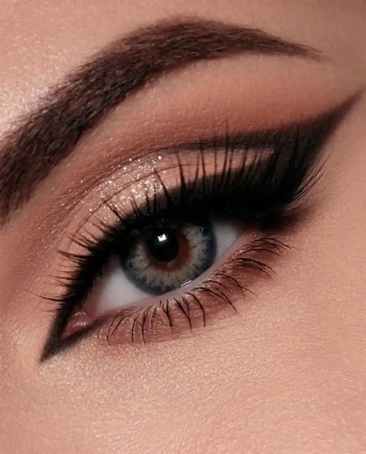 سایه چشم زیبا و خاص + تکنیک های جدید و ساده برای کشیدن سایه چشم