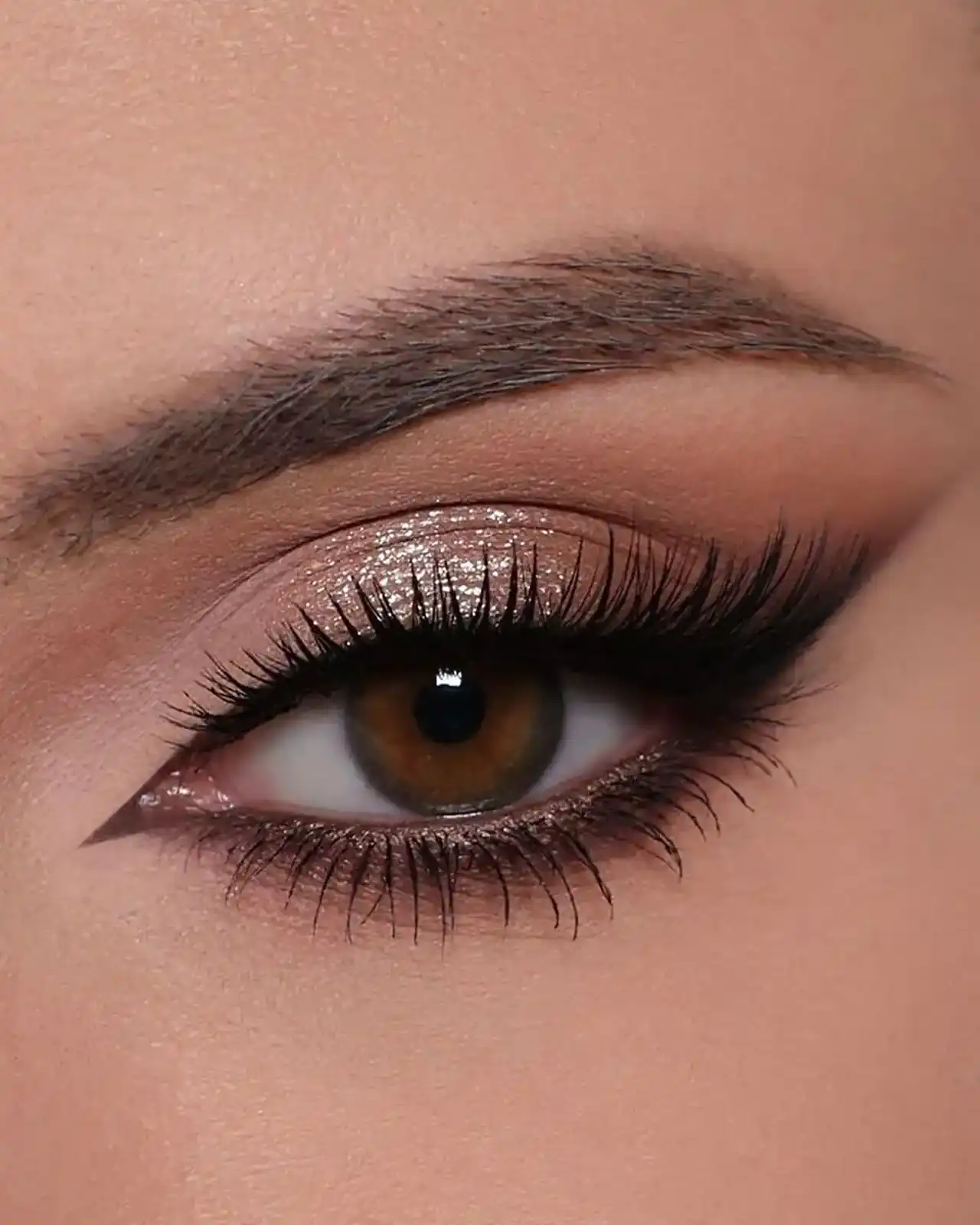 سایه چشم زیبا و خاص + تکنیک های جدید و ساده برای کشیدن سایه چشم