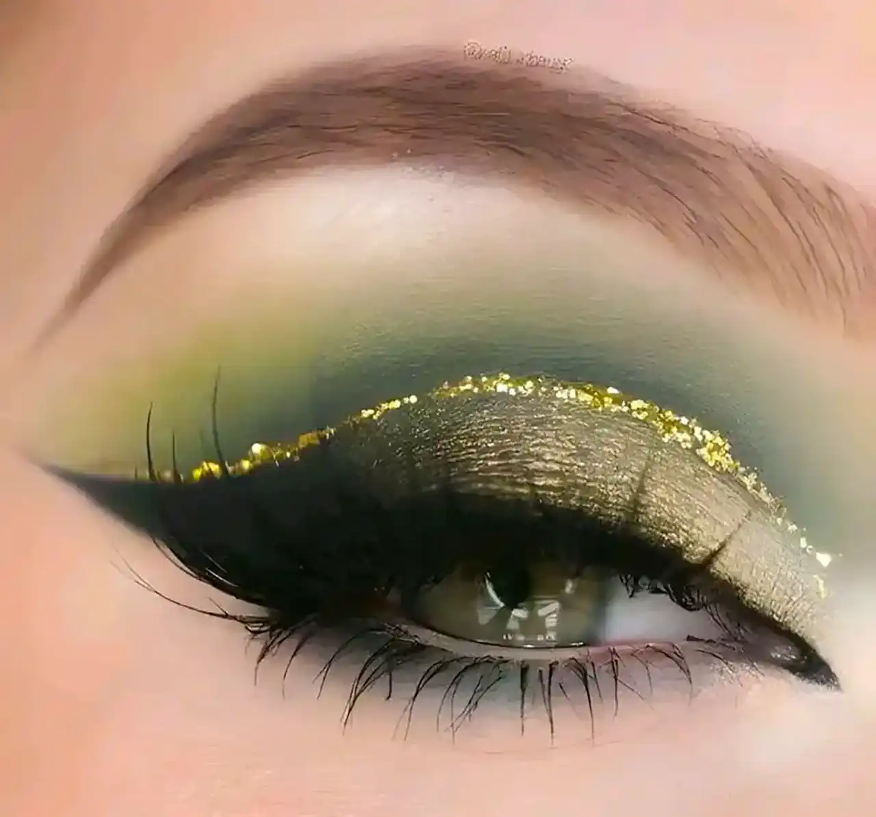 سایه چشم زیبا و خاص + تکنیک های جدید و ساده برای کشیدن سایه چشم