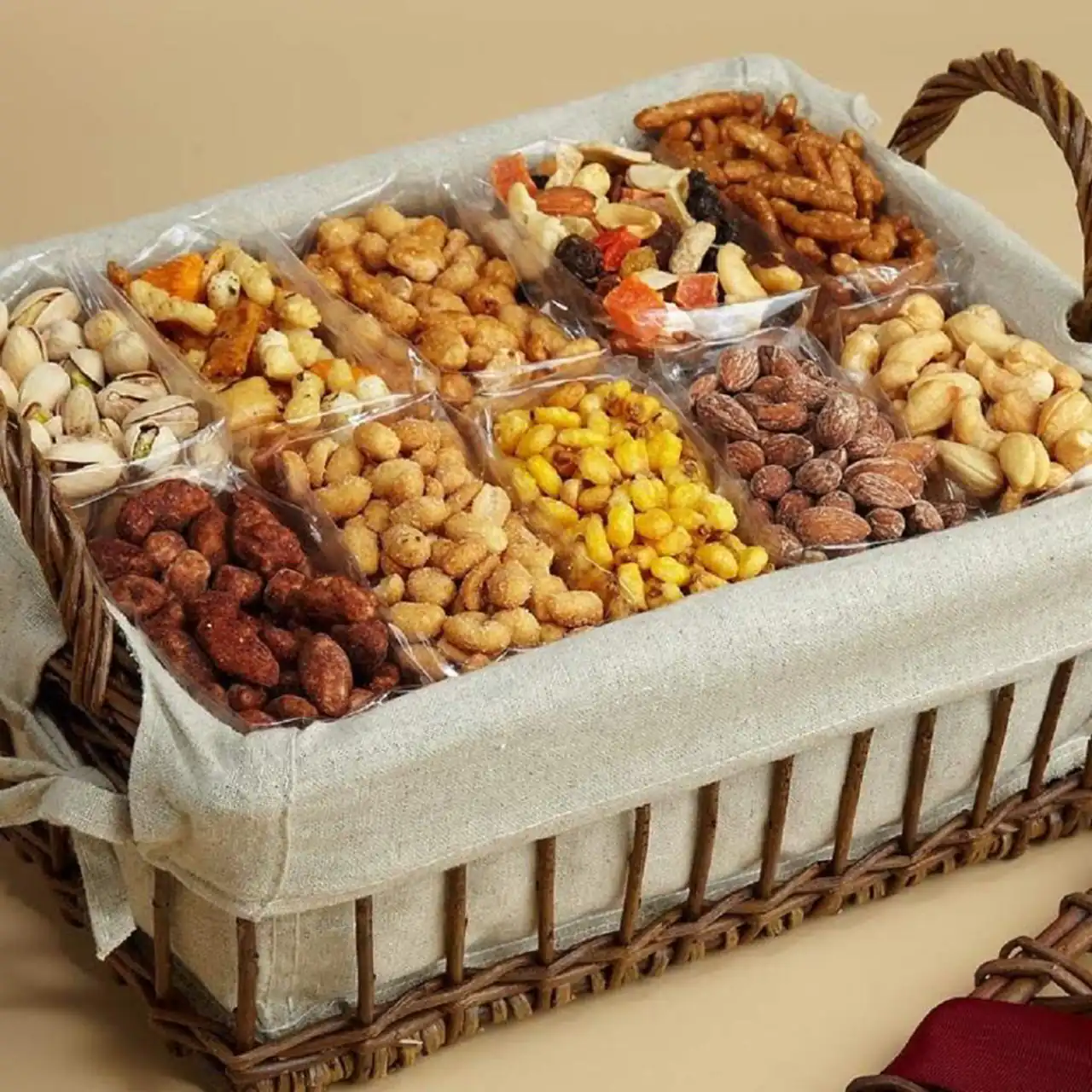 تزیین آجیل شب یلدا + زیباترین مدل های دیزاین و تزیین آجیل شب یلدا 1404