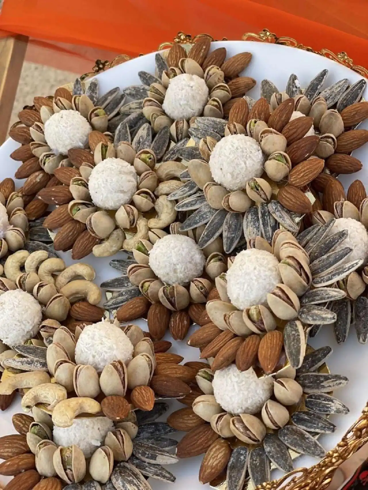 تزیین آجیل شب یلدا + زیباترین مدل های دیزاین و تزیین آجیل شب یلدا 1404
