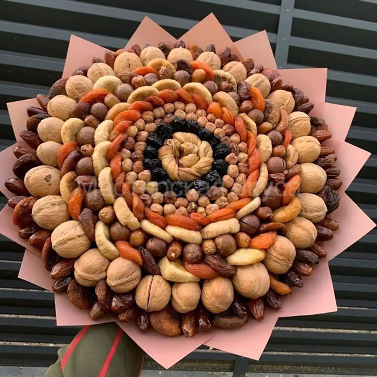 تزیین آجیل شب یلدا برای عروس + زیباترین مدل دیزاین و تزیین آجیل شب یلدا امسال