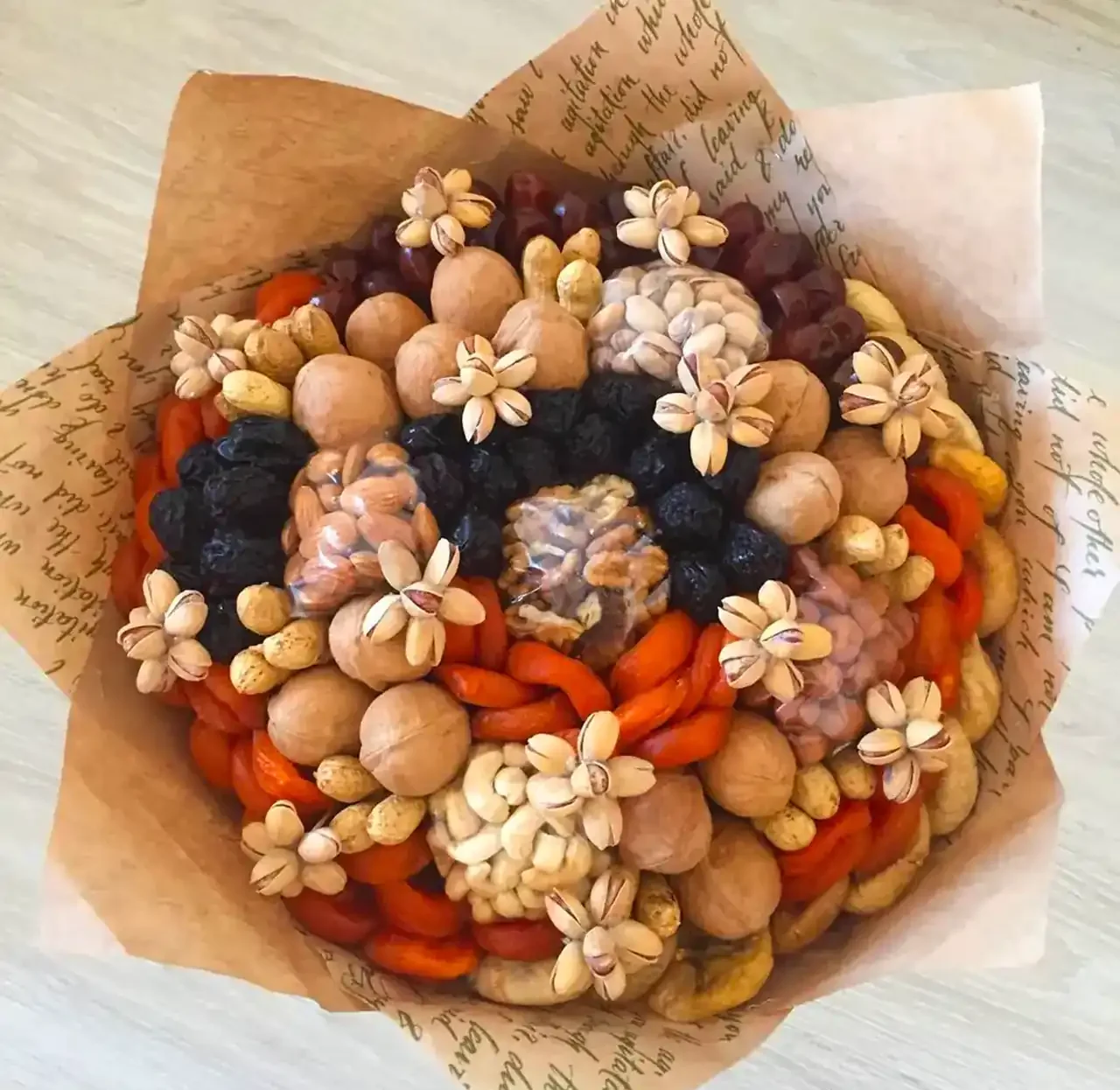 تزیین آجیل شب یلدا برای عروس + زیباترین مدل دیزاین و تزیین آجیل شب یلدا امسال