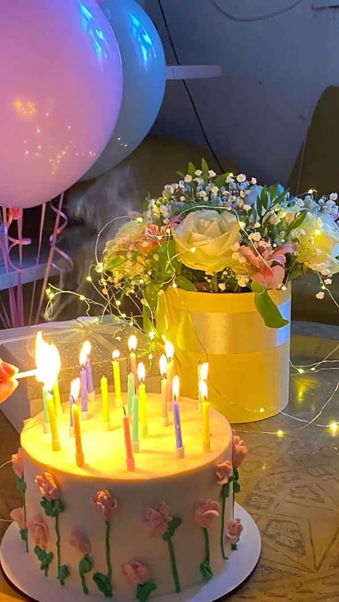 دیزاین تولد ساده با بادکنک و گل + دیزاین های شیک و باکلاس که عاشقش میشید