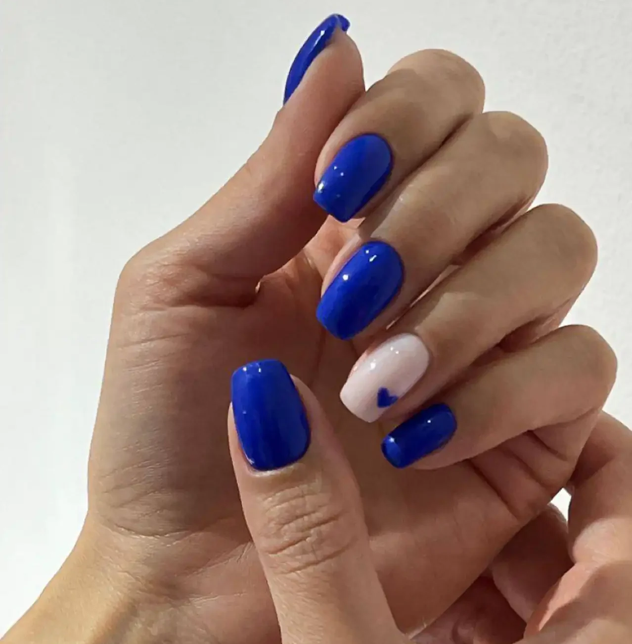 مدل لاک ابی و سفید + زیباترین مدل های لاک ابی و سفید بسیار شیک و لاکچری