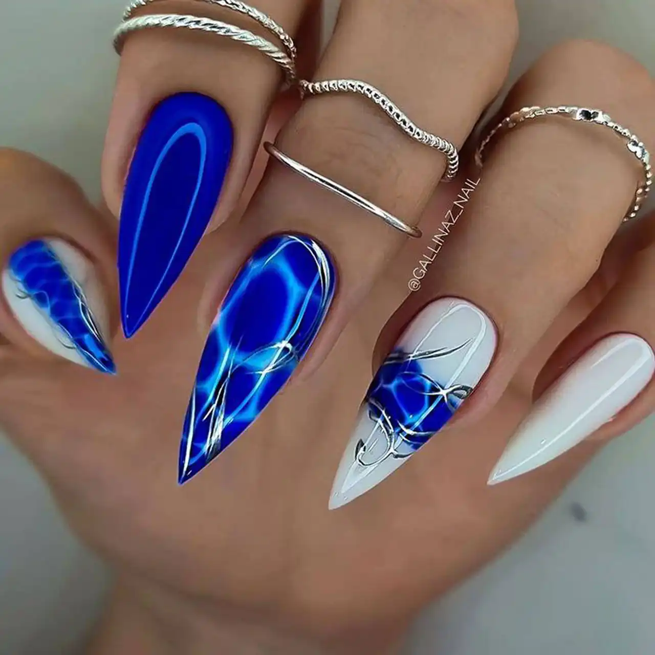 مدل لاک ابی و سفید + زیباترین مدل های لاک ابی و سفید بسیار شیک و لاکچری