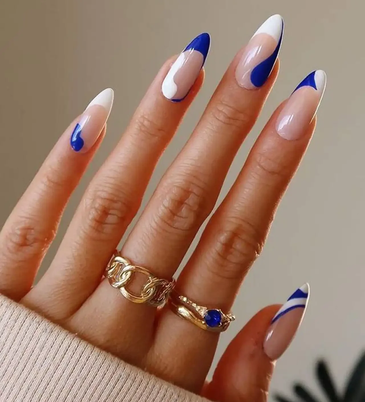 مدل لاک ابی و سفید + زیباترین مدل های لاک ابی و سفید بسیار شیک و لاکچری