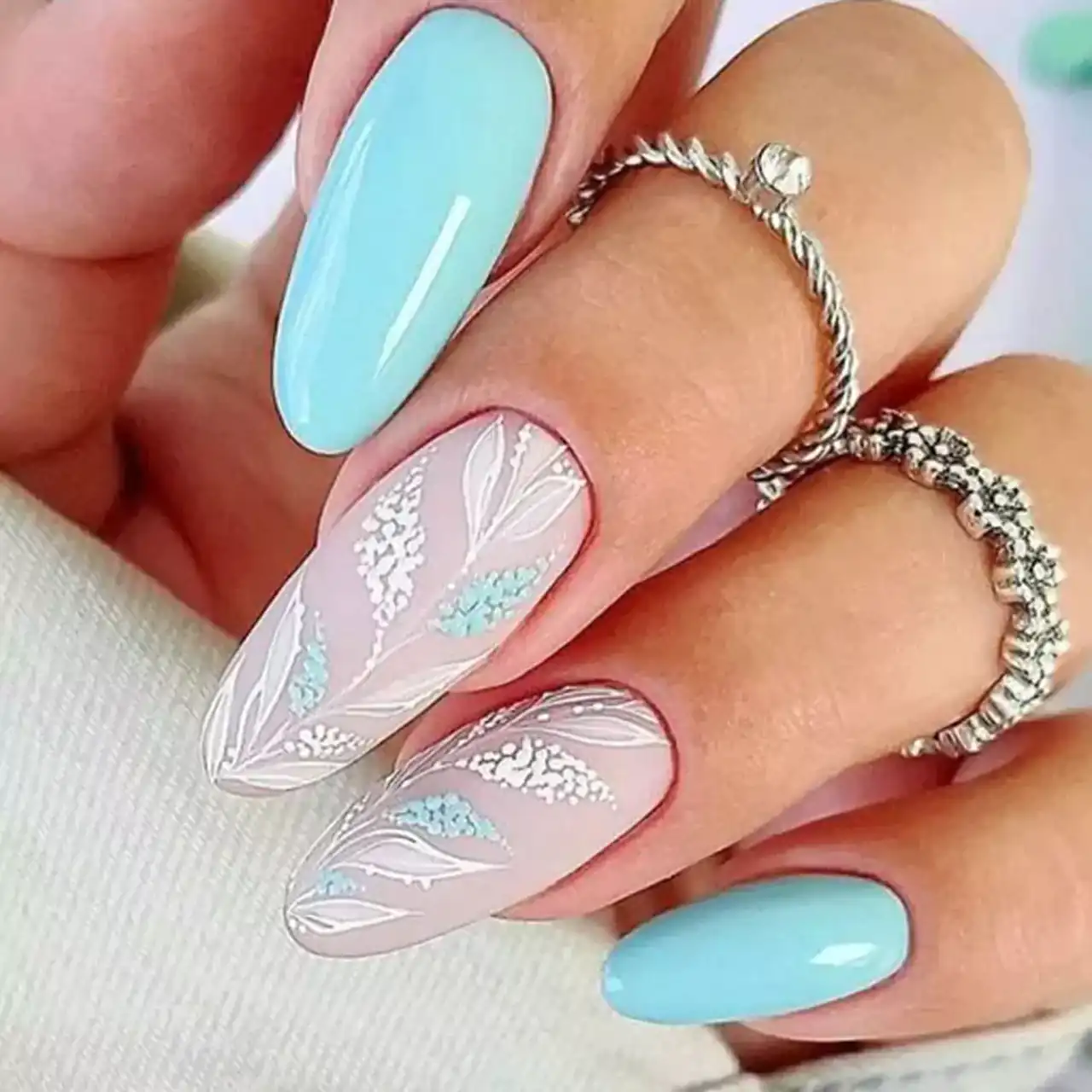 مدل لاک ابی و سفید + زیباترین مدل های لاک ابی و سفید بسیار شیک و لاکچری