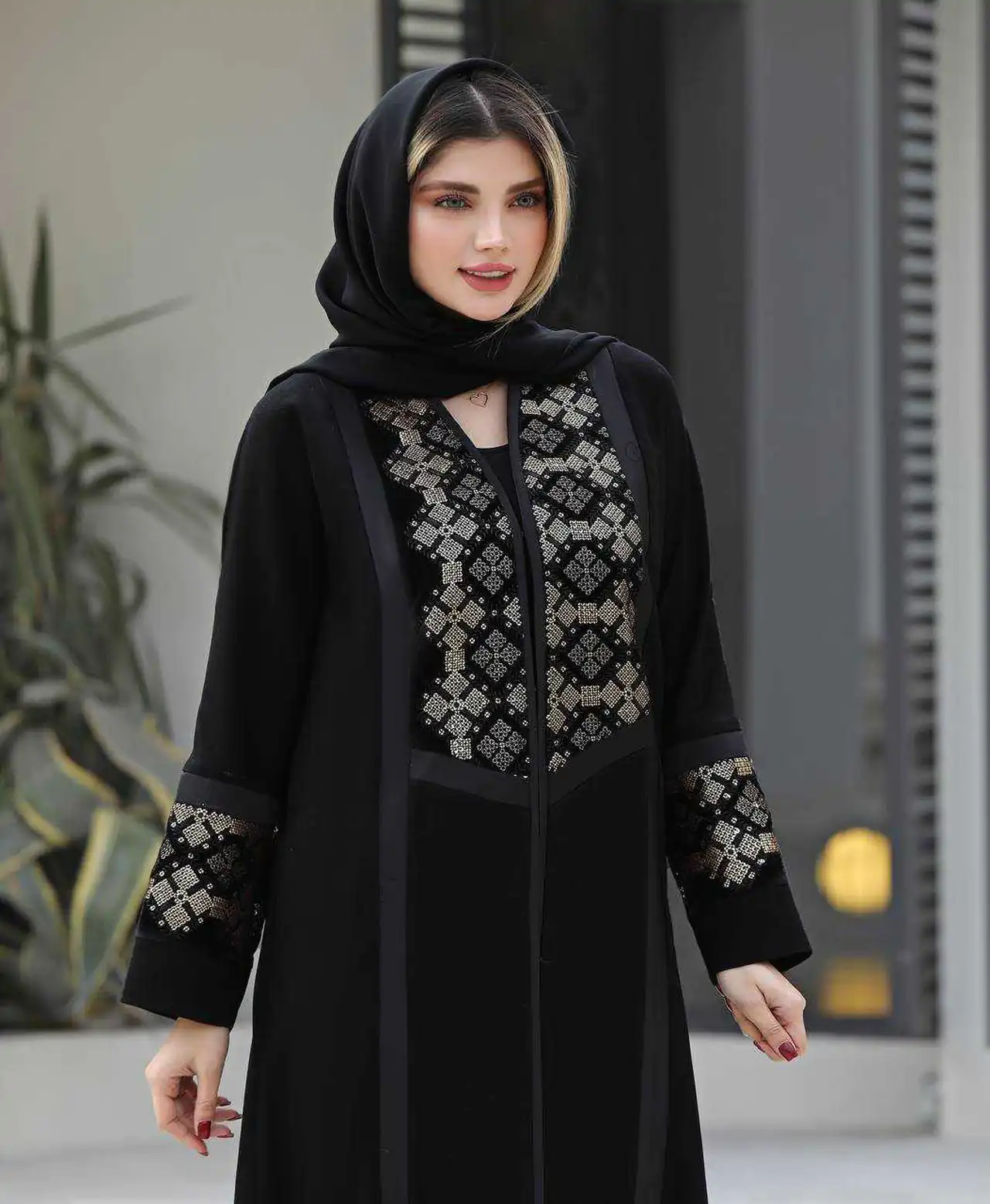 مدل مانتو با پارچه شانتون مشکی انتخابی شیک برای استایل رسمی و مهمانی