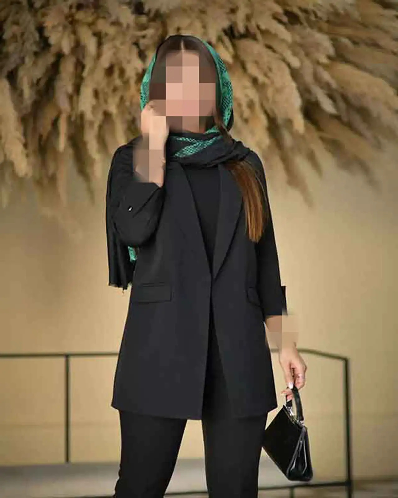 مدل مانتو با پارچه شانتون مشکی انتخابی شیک برای استایل رسمی و مهمانی