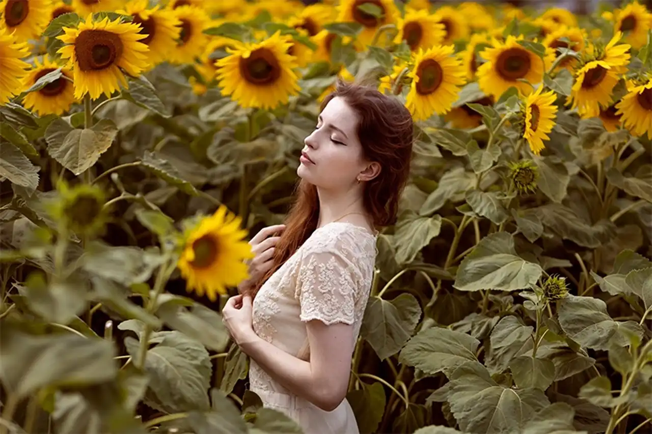 مدل عکس گرفتن در طبیعت + ژست های زیبا و خاص برای عکاسی کردن در طبیعت