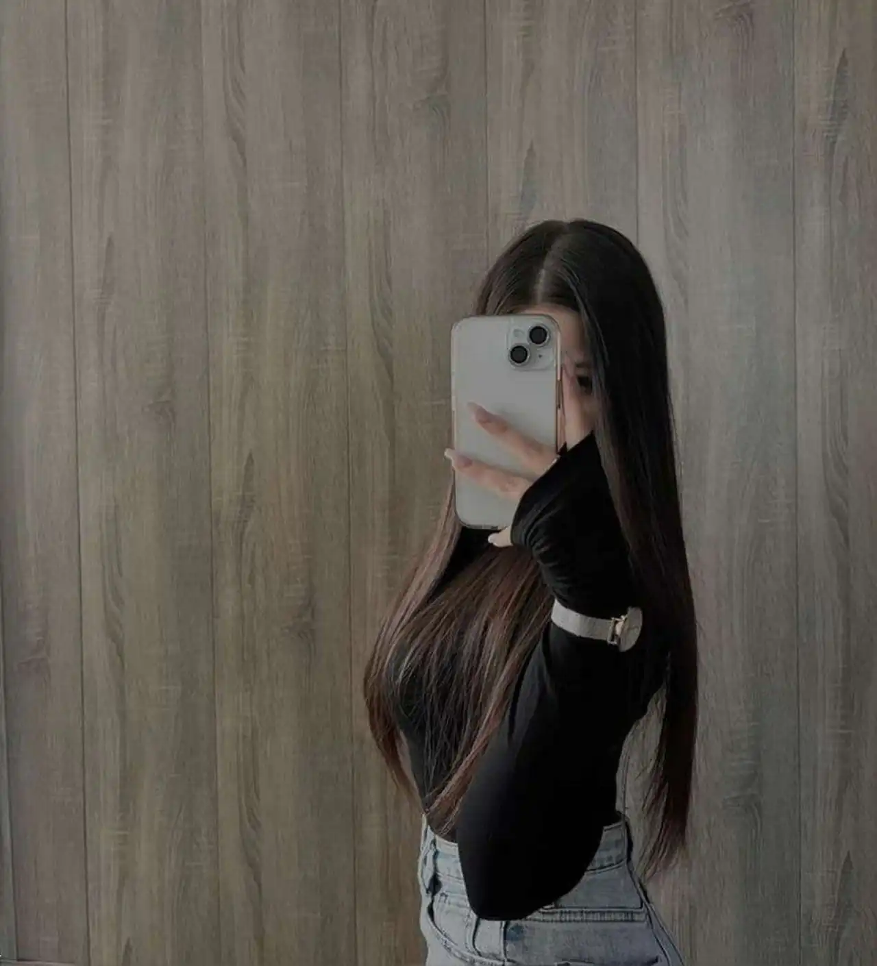 مدل عکس گرفتن جلو اینه با ژست های متفاوت زیبا و خاص برای پروفایل