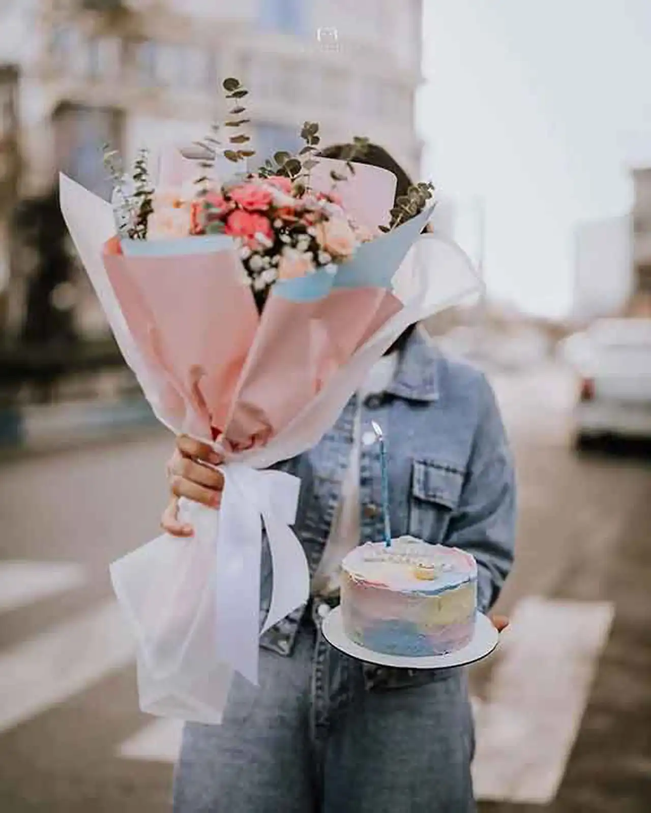 مدل عکس تولد گرفتن + ژست های متفاوت و بامزه برای عکس گرفتن در روز تولد با کیک