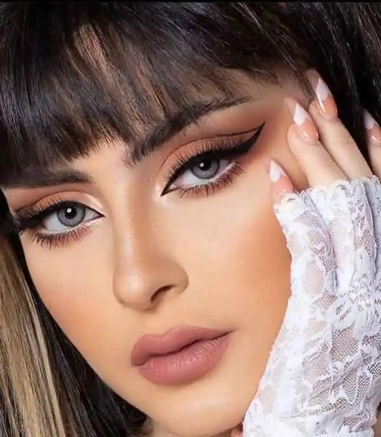 مدل آرایش اسموکی دخترانه زیبا و باکلاس + 15 تا از زیباترین میکاپ ها را اینجا ببینید