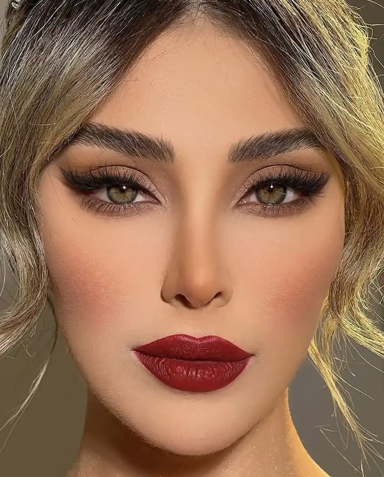 مدل آرایش اسموکی با رژ قرمز + تکنیک جدید و به روز برای آرایش اسموکی بسیار شیک و زیبا