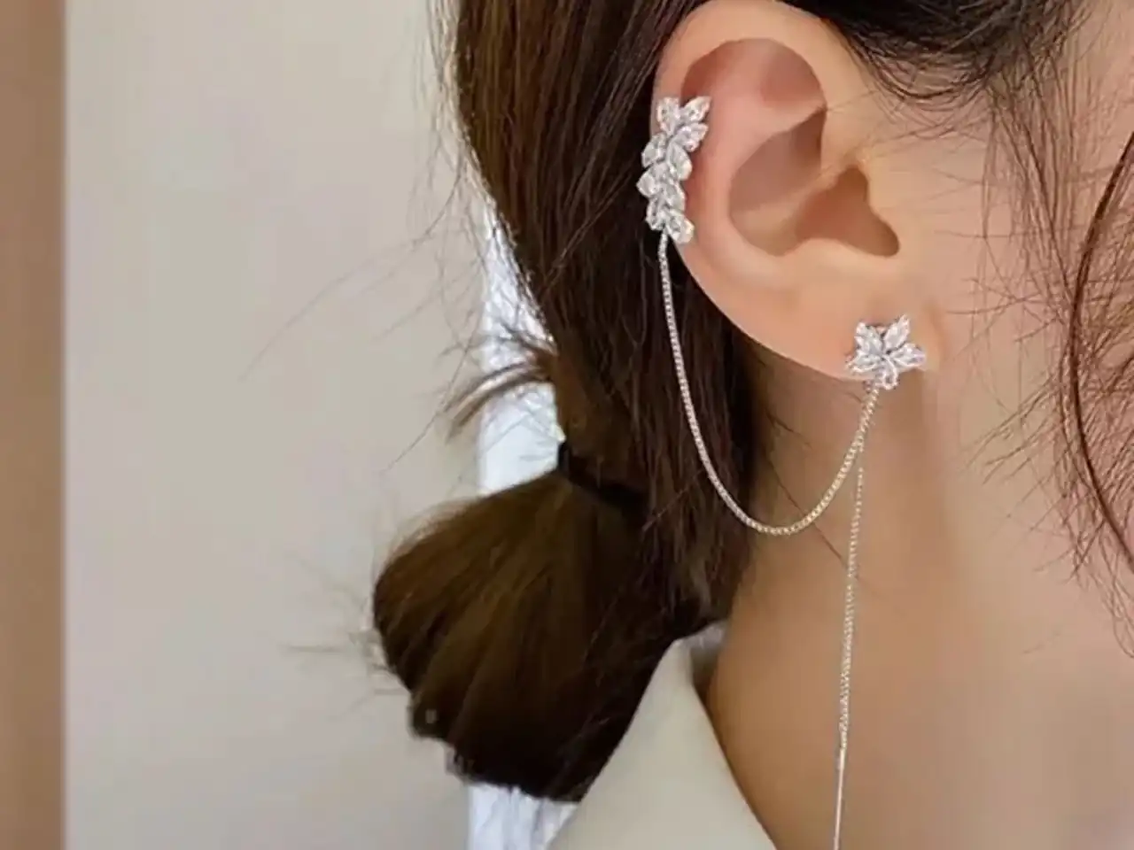 مدل گوشواره بخیه با طراحی مدرن و خاص مناسب استایل متفاوت و جذابیت زنانه