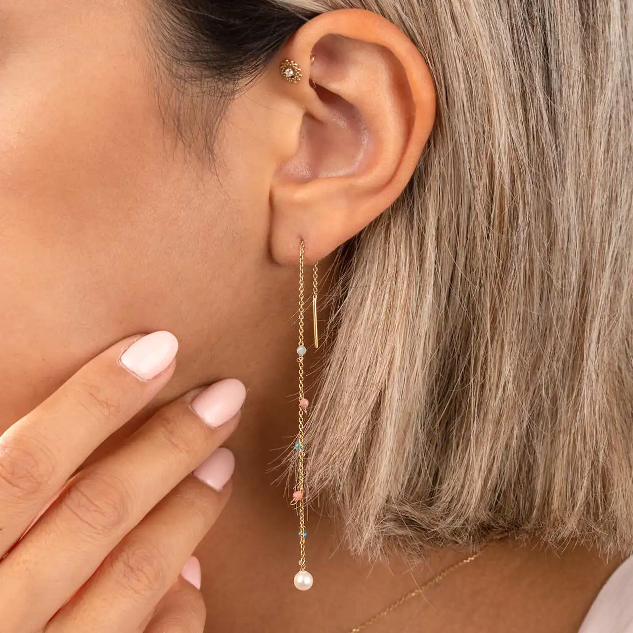 مدل گوشواره بخیه با طراحی مدرن و خاص مناسب استایل متفاوت و جذابیت زنانه