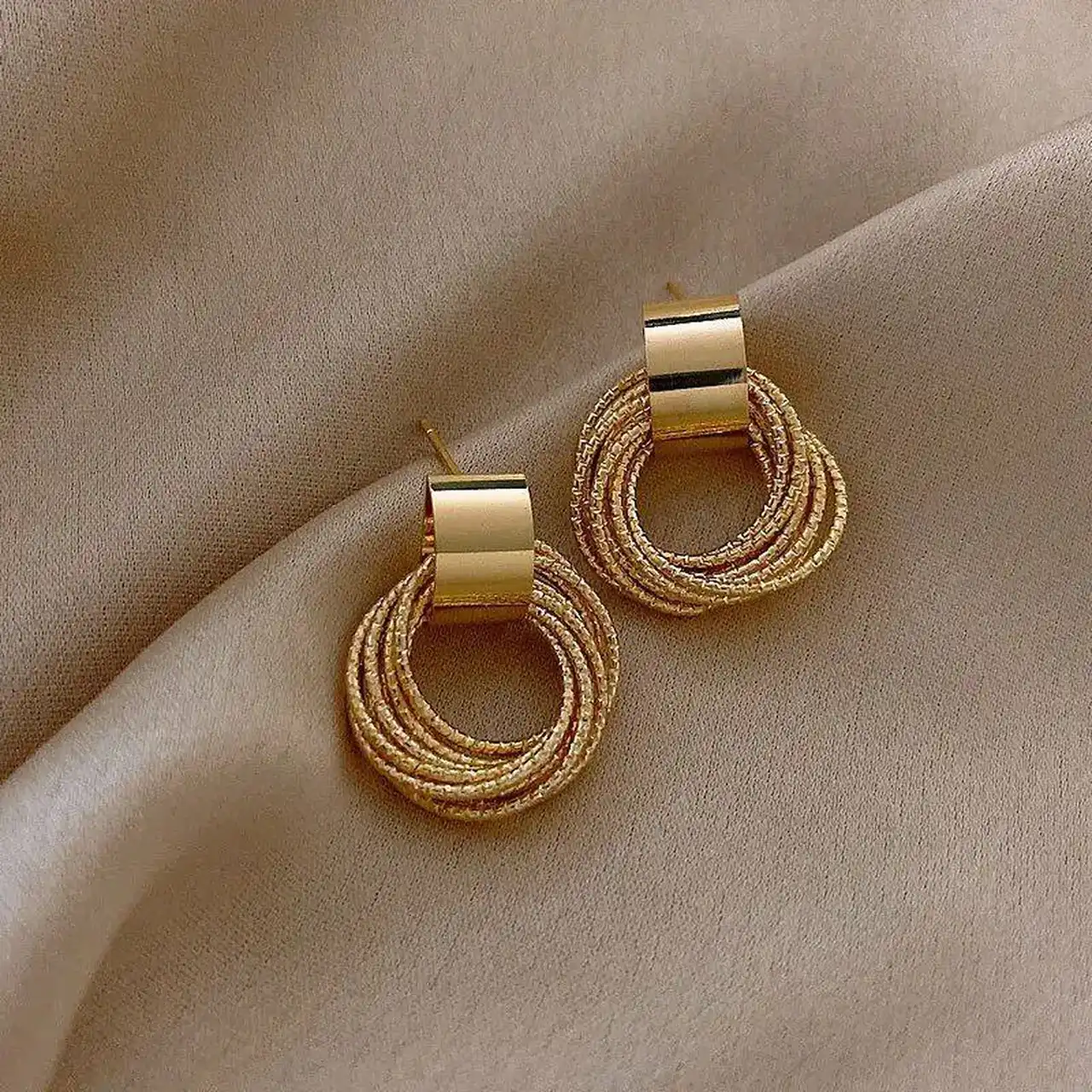 مدل گوشواره استیل رنگ ثابت + جدیدترین مدل های گوشواره استیل حلقه ای و آویزان رنگ ثابت ترند روز