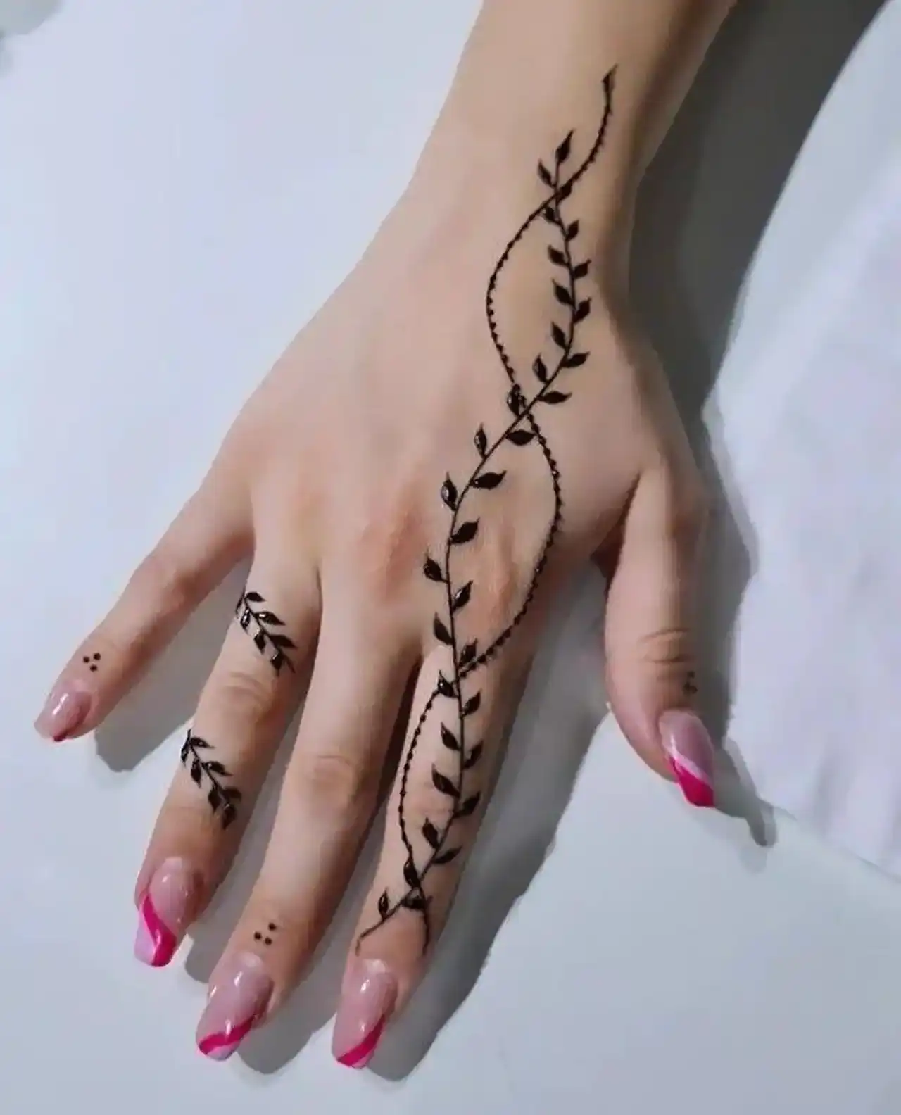 مدل حنا ایرانی + قشنگ ترین و جذاب ترین ایده ها برای طراحی دست و پا با حنا
