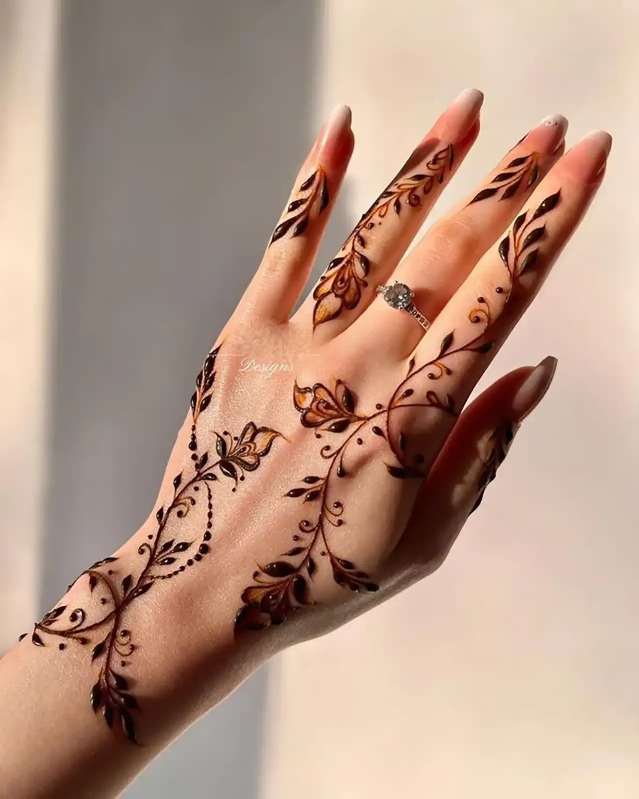 مدل حنا ایرانی + قشنگ ترین و جذاب ترین ایده ها برای طراحی دست و پا با حنا
