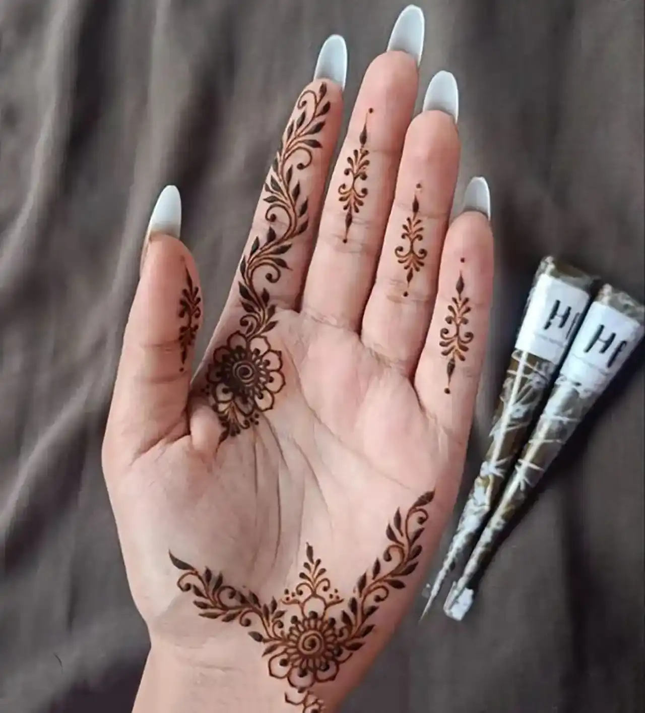 مدل حنا ایرانی + قشنگ ترین و جذاب ترین ایده ها برای طراحی دست و پا با حنا
