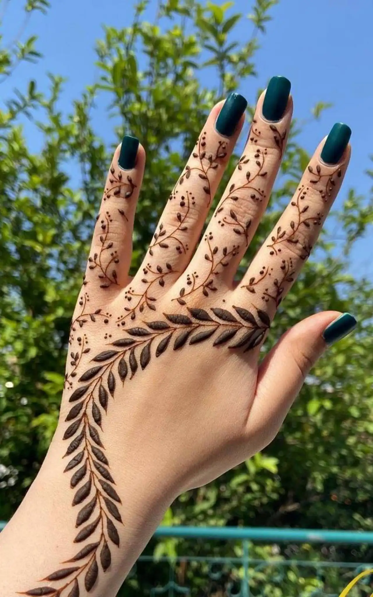 مدل حنا ایرانی + قشنگ ترین و جذاب ترین ایده ها برای طراحی دست و پا با حنا